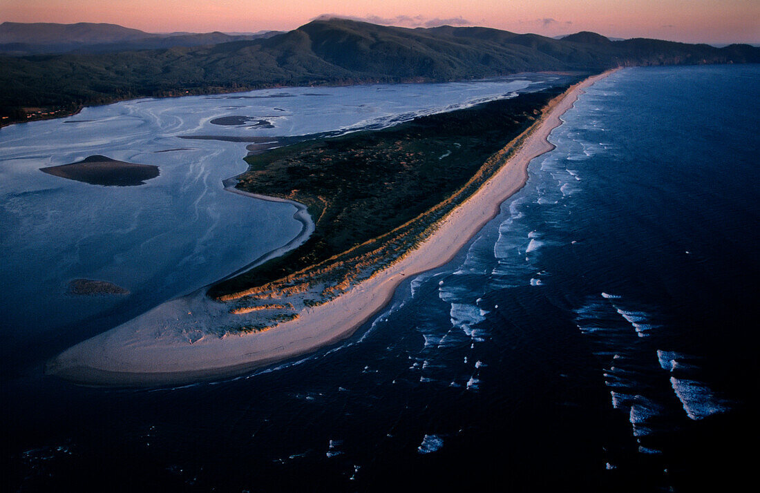 Luftaufnahme von Tillamook Spit, Oceanside, Oregon, Vereinigte Staaten von Amerika