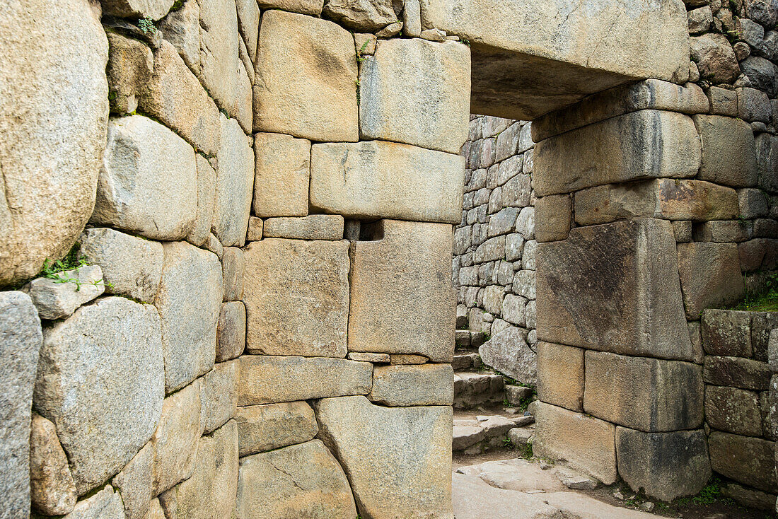 Steinmauern von Gebäuden in Machu Picchu, Peru