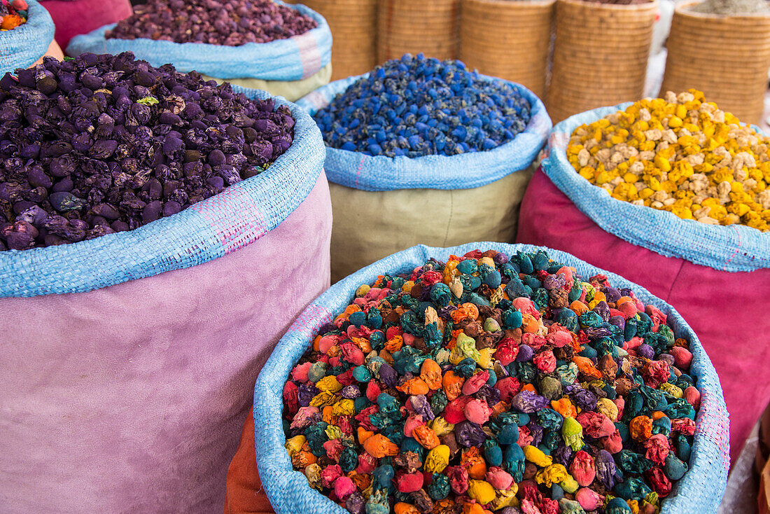 Buntes Potpourri auf dem Markt in Marrakesch, Marokko, Marrakesch, Marokko