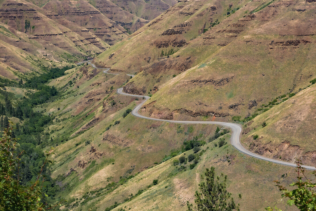 Ein kurvenreicher Abschnitt des Highway 129 im östlichen Washington nahe der Grenze zu Oregon, Clarkston, Washington, Vereinigte Staaten von Amerika