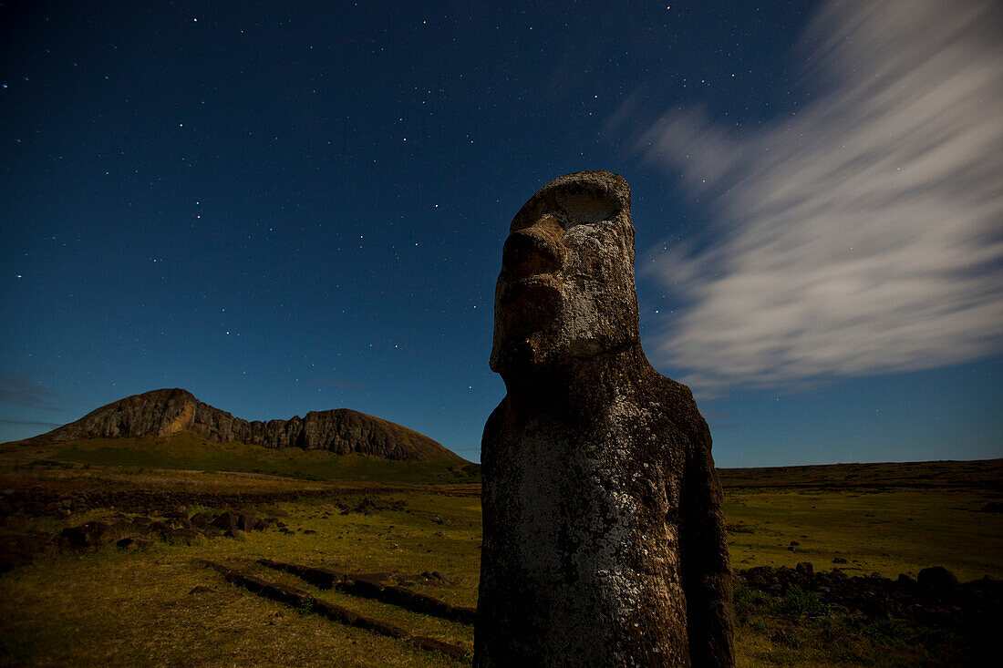 Einer der Moai auf der Osterinsel bei der Tongariki-Stätte, Chile, Osterinsel, Isla de Pascua, Chile