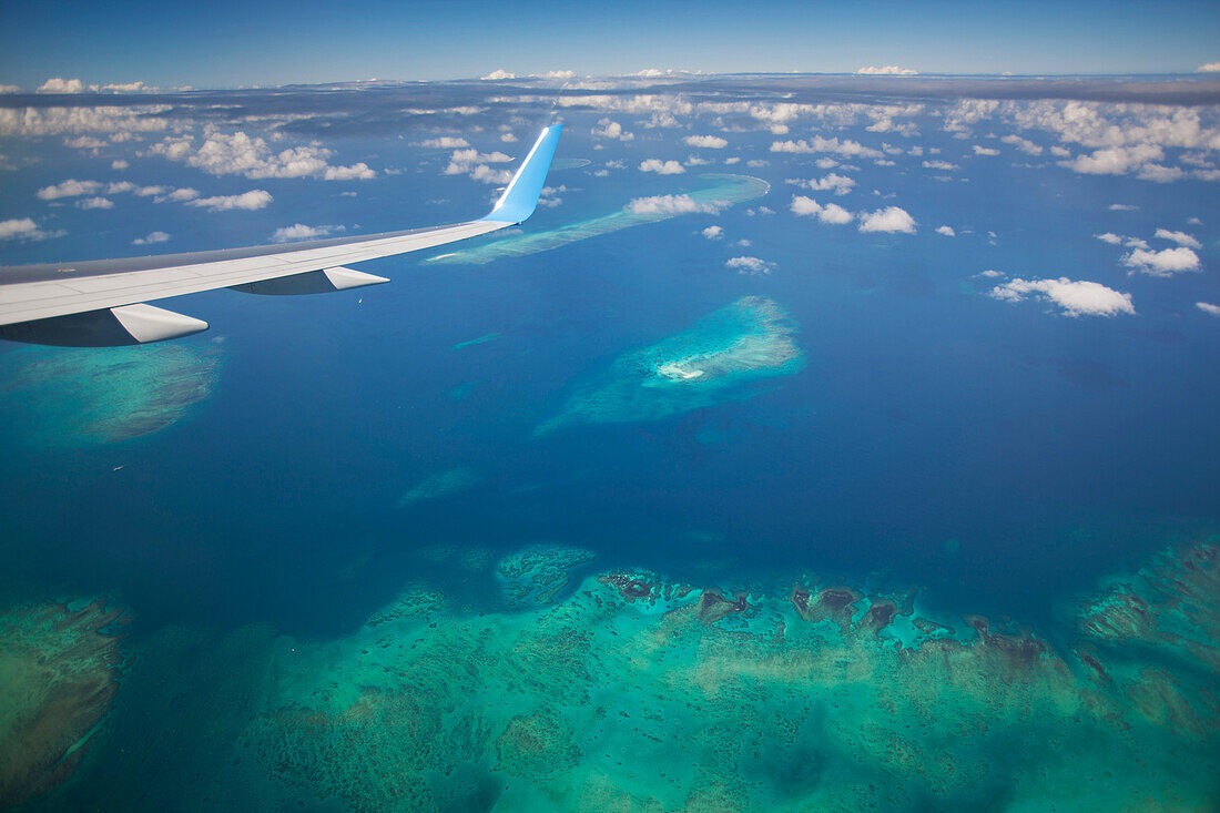 Teil des Great Barrier Reefs aus einem Düsenflugzeug,Queensland,Australien