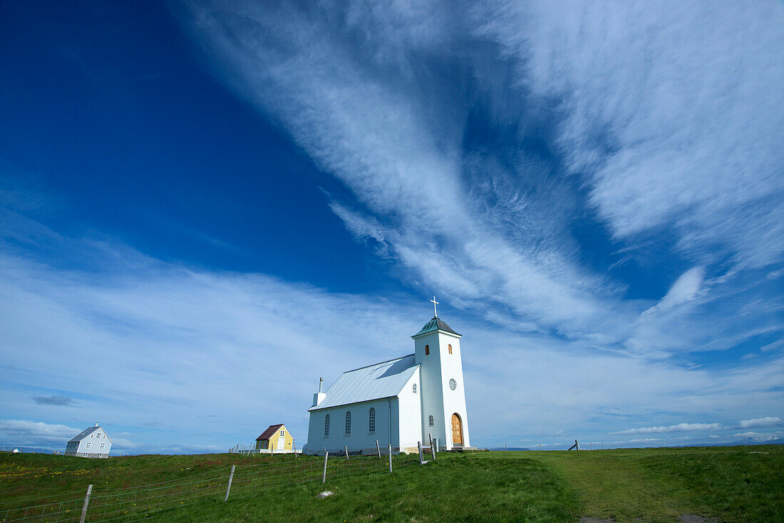 Kirche auf Flatey Island, der größten Insel der westlichen Inseln, gelegen in Breidafjordur im nordwestlichen Teil von Island, Island