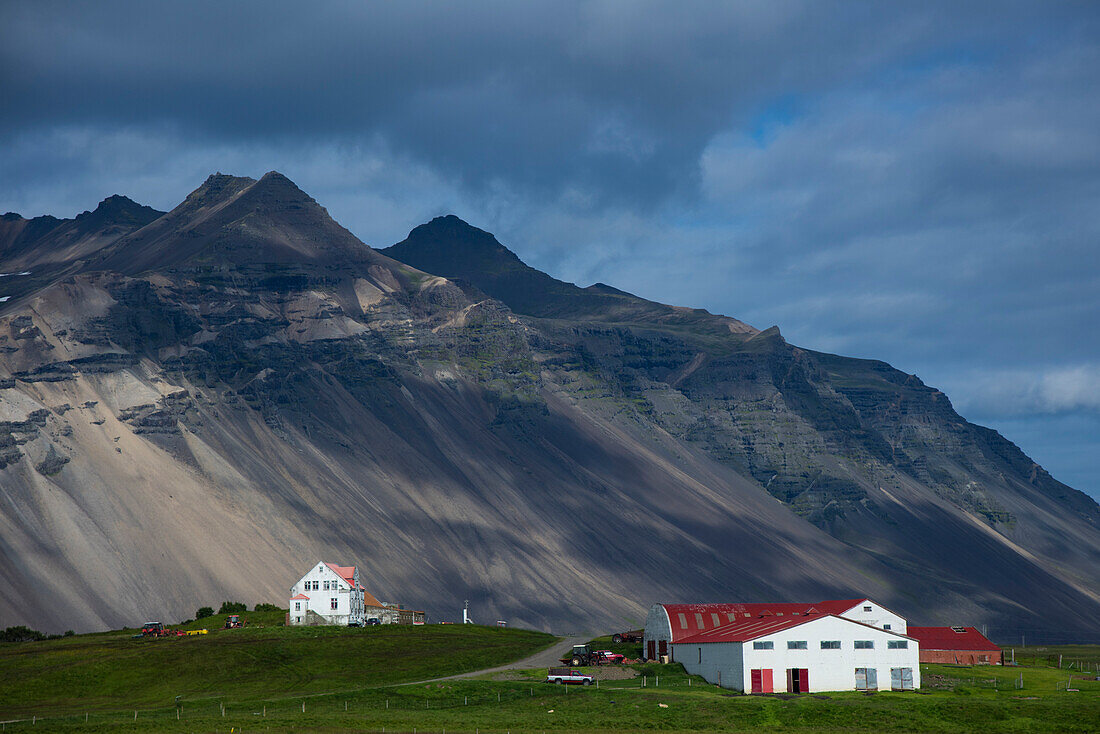 Bauernhof am Straßenrand an der Südküste Islands, Island