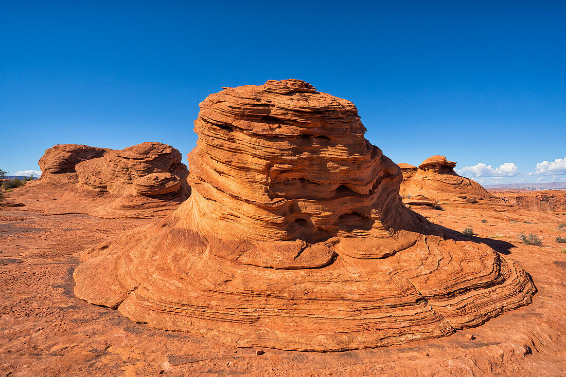 Ein gutes Beispiel für die Kräfte der Natur, die im Norden Arizonas in der Horseshoe Bend, Page, Arizona, Vereinigte Staaten von Amerika, am Werk sind