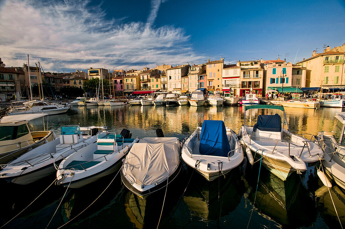 Boote im Hafen von Cassis, Cassis, Französische Riviera, Frankreich