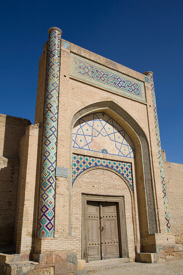 Amir Olimxon Madrassa (14. Jahrhundert), Poi Kalyan Platz, Buchara, Usbekistan