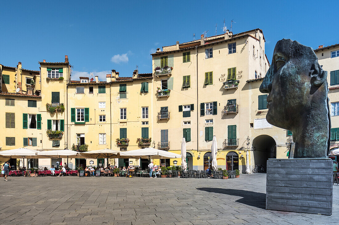 Piazza Anfiteatro Romano, Lucca, Toskana, Italien