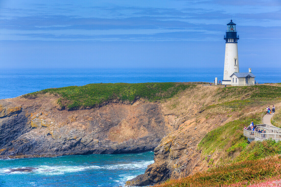 Yaquina Head Light, in der Nähe von Agate Beach, Oregon, Vereinigte Staaten von Amerika