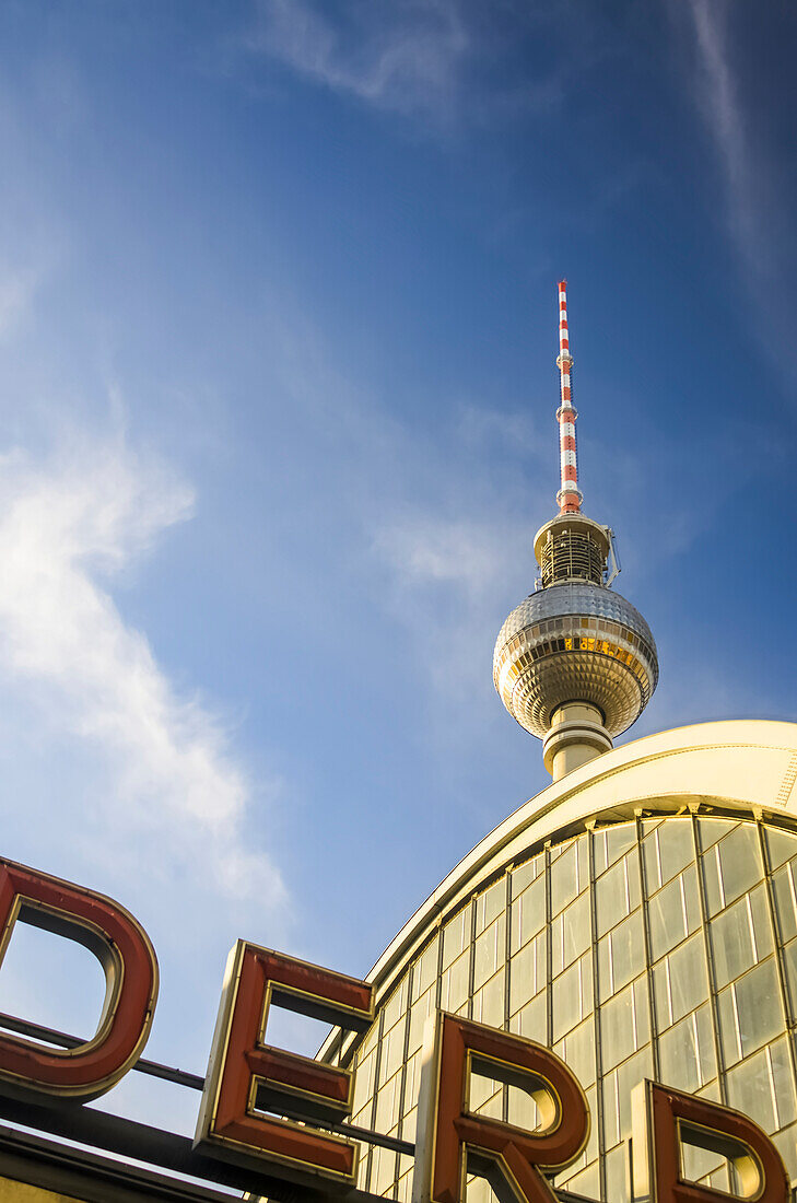 Architektonisches Detail des Berliner Fernsehturms, Alexanderplatz, Berlin, Deutschland