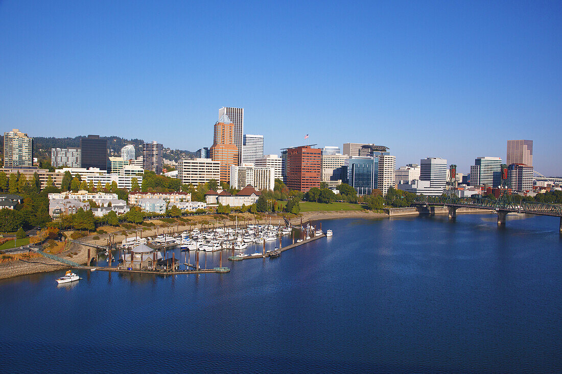 RiverPlace-Viertel und Hafen am Willamette River,Portland,Oregon,Vereinigte Staaten von Amerika