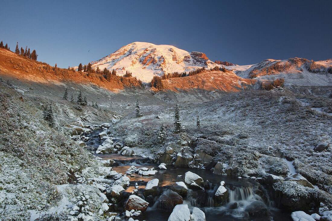 Die Cascade Mountains im Herbst im Mount Rainier National Park,Washington,Vereinigte Staaten von Amerika