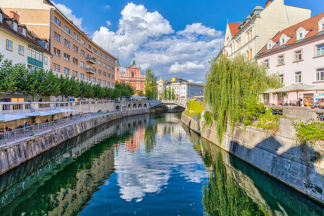 Ljubljanica, die Sava, ein Fluss, der durch die Hauptstadt Ljubljana fließt, Ljubljana, Slowenien