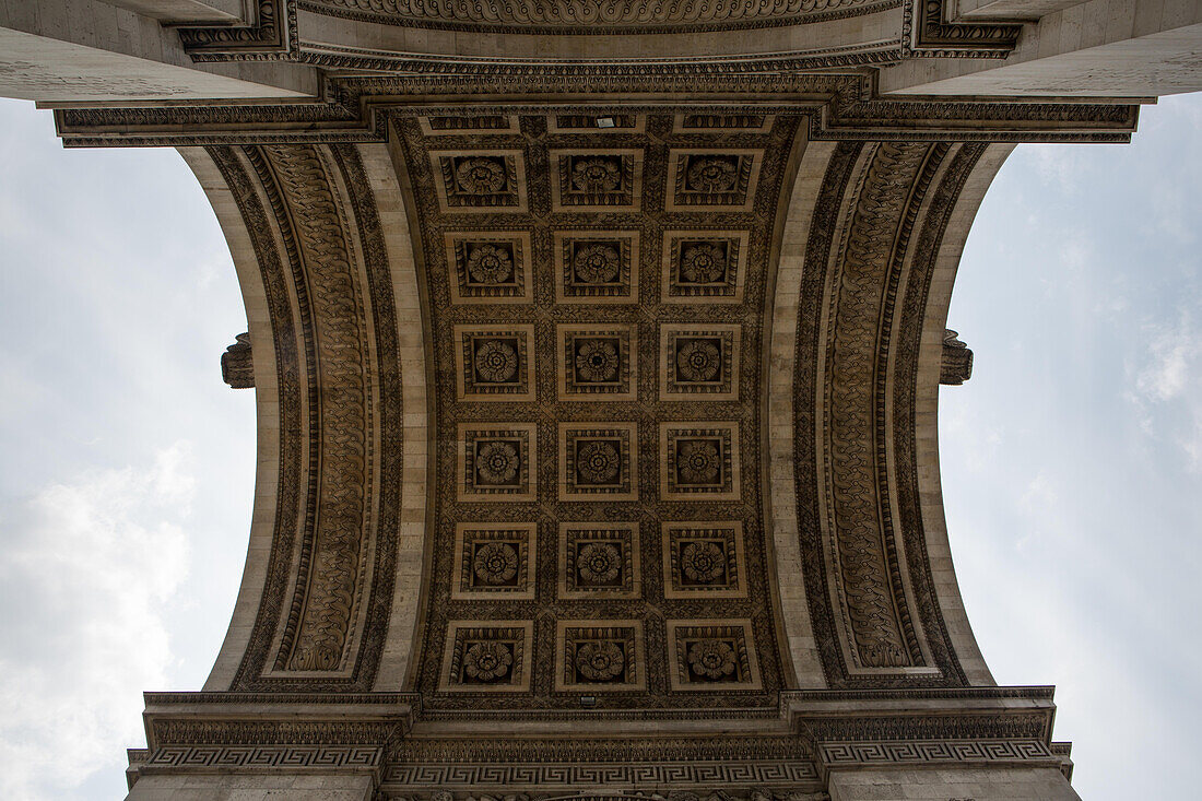 Details, Reliefs und Architektur im Inneren des Triumphbogens, Paris,Frankreich
