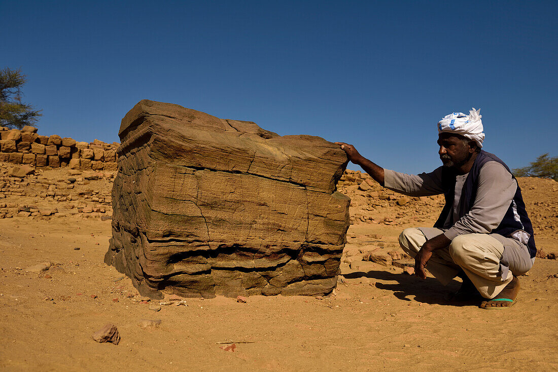 Der Altar der königlichen Stadt in Meroe zeigt den Nilgott Habei, der zwei Lotusblumen zusammenbindet.,Meroe,Sudan,Afrika.