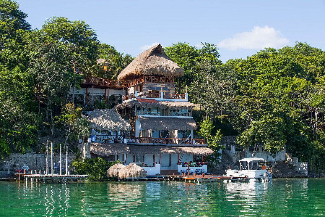 Unterkünfte an der Lagune von Bacalar, Mexiko, Bacalar, Bundesstaat Quintana Roo, Mexiko