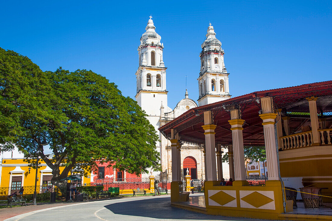 Independence Square with gazebo and cathedral in the Old Town of San Francisco de Campeche,UNESCO World Heritage Site,San Francisco de Campeche,State of Campeche,Mexico