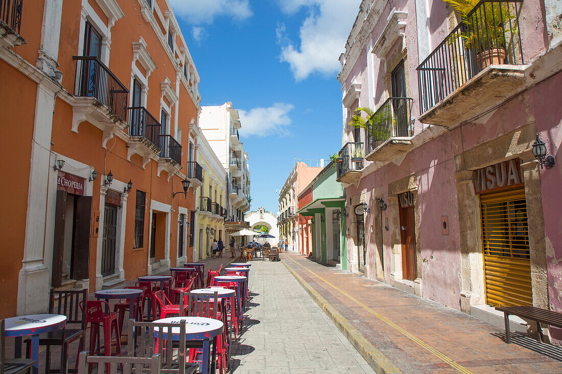 Restaurant-Terrasse an der Fußgängerzone in der Calle 59, Altstadt von San Francisco de Campeche, UNESCO-Weltkulturerbe, San Francisco de Campeche, Bundesstaat Campeche, Mexiko