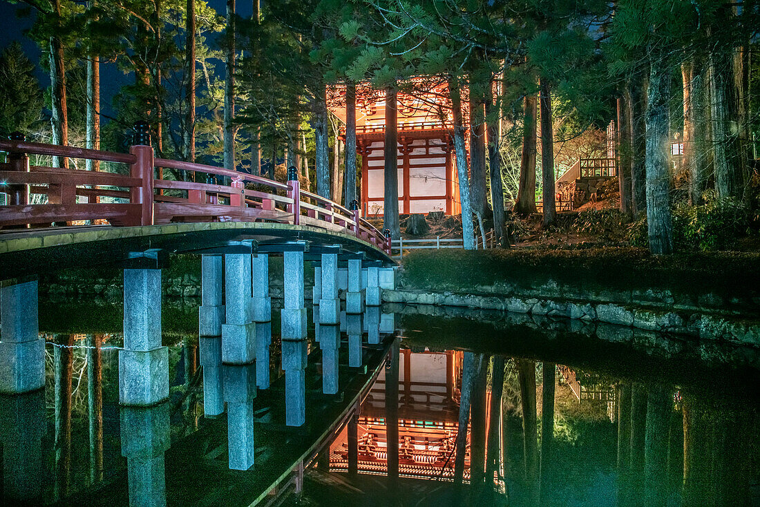 Der Danjo-Garan-Tempelkomplex in Koyasan ist eine der wichtigsten religiösen Stätten in Japan.  Der Religionsgründer Kobo Daishi unterrichtete hier seine Schüler und ist der Geburtsort des Shingon-Buddhismus, Koya-san, Wakayama Prectrue, Japan