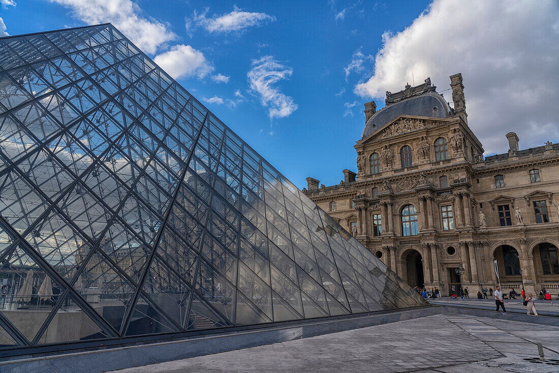 Der Louvre in Paris bei Sonnenuntergang,Paris,Frankreich