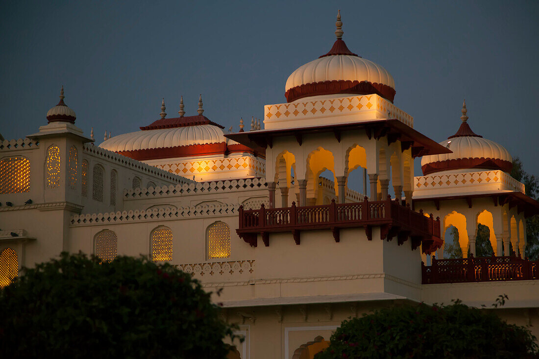 Luxushotel bei Nacht beleuchtet in Jaipur, Indien, Jaipur, Bundesstaat Rajasthan, Indien