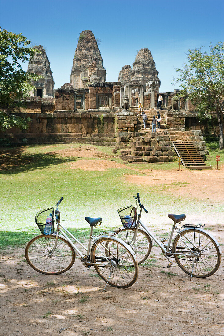 Fahrräder bei East Mebon,Angkor,Kambodscha
