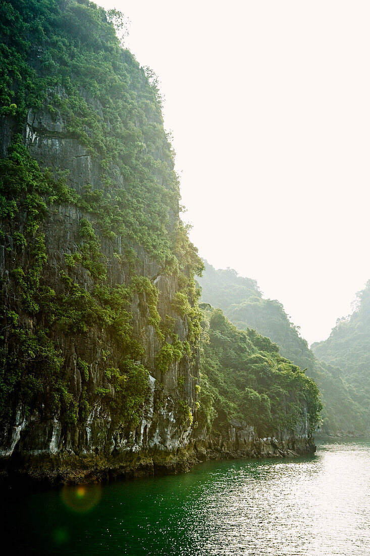 Golf von Tonkin, Halong-Bucht, Provinz Quang Ninh, Vietnam