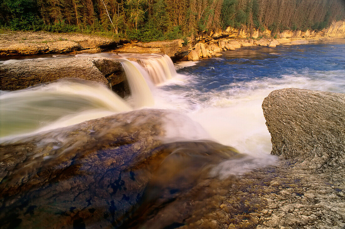 Coral Falls, Sambaa Deh Falls Territorial Park, Nordwest Territorien, Kanada