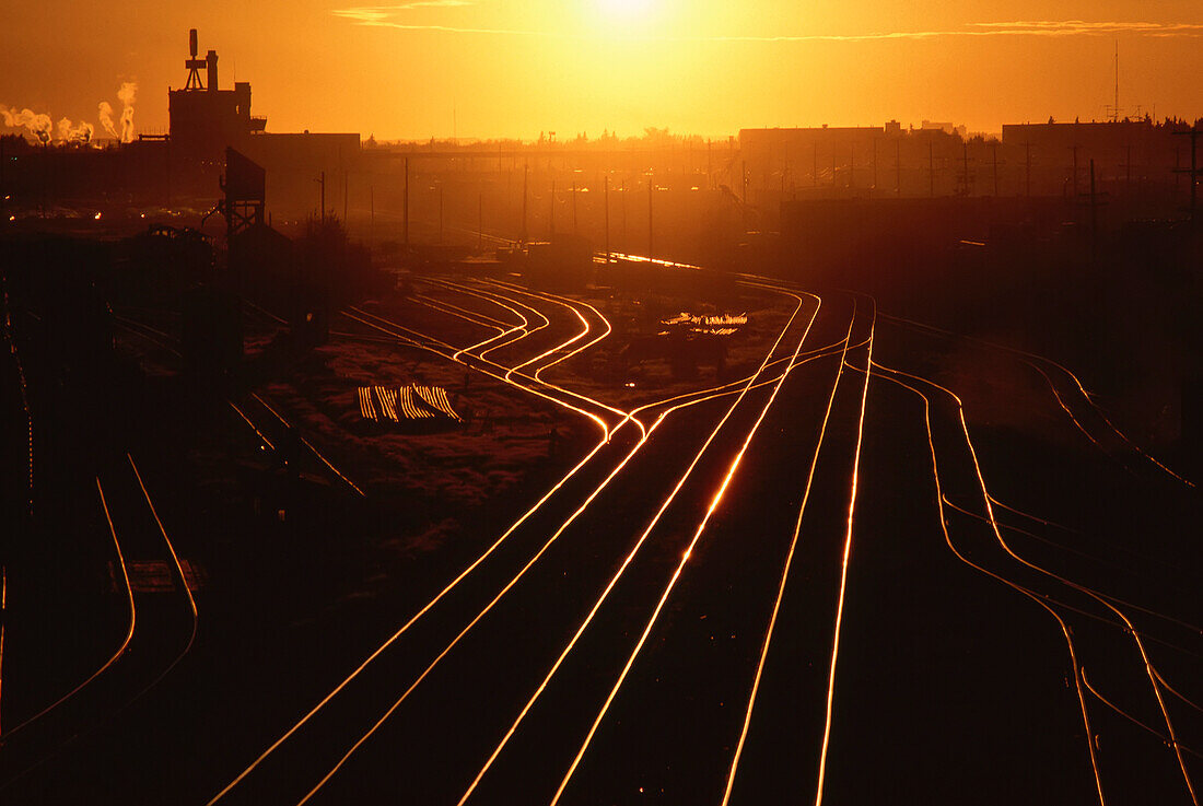 CN Rail Yards bei Sonnenuntergang,Edmonton,Alberta,Kanada