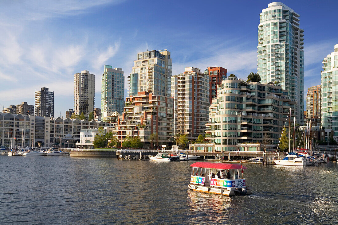 Skyline der Stadt und False Creek in Vancouver, BC, Kanada, Vancouver, British Columbia, Kanada