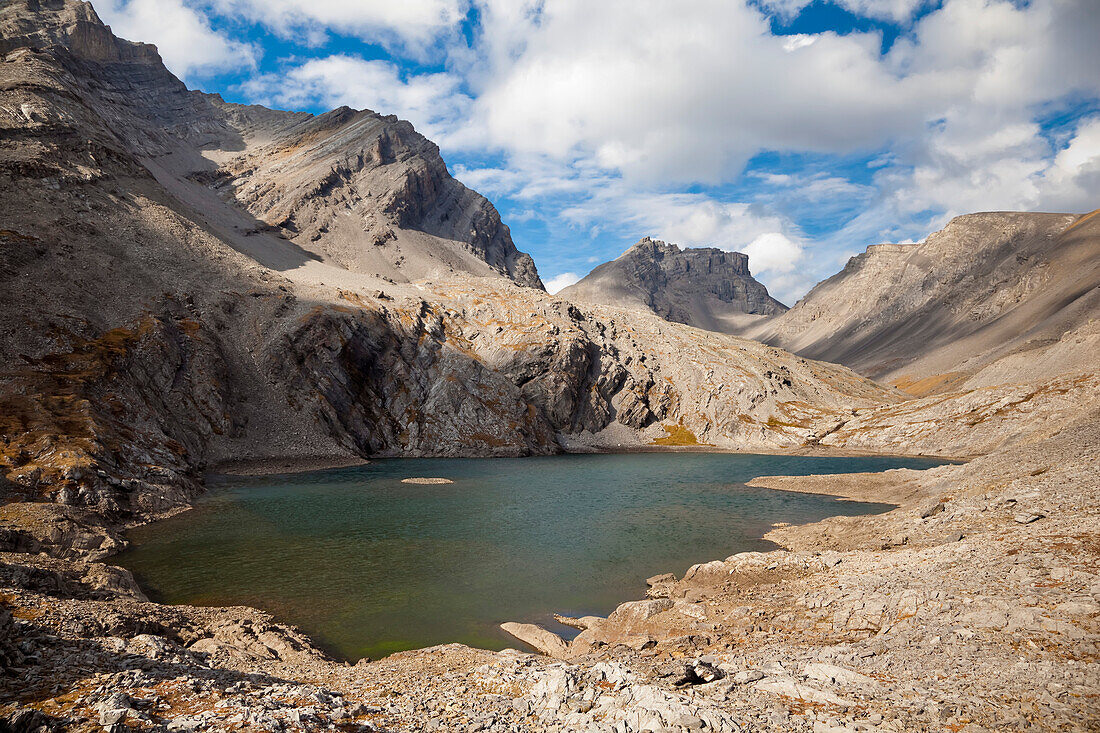 Headwall-Seen in der Kananaskis-Kette,Rocky Mountains,Peter Lougheed Provincial Park,Alberta,Kanada