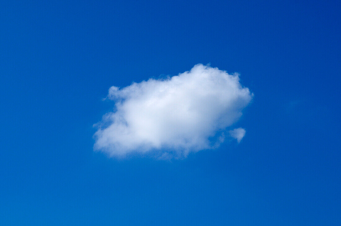 Wolke im blauen Himmel