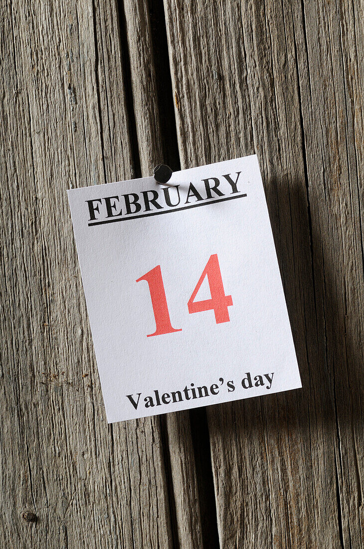Kalenderblatt mit 14. Februar, Valentinstag darauf