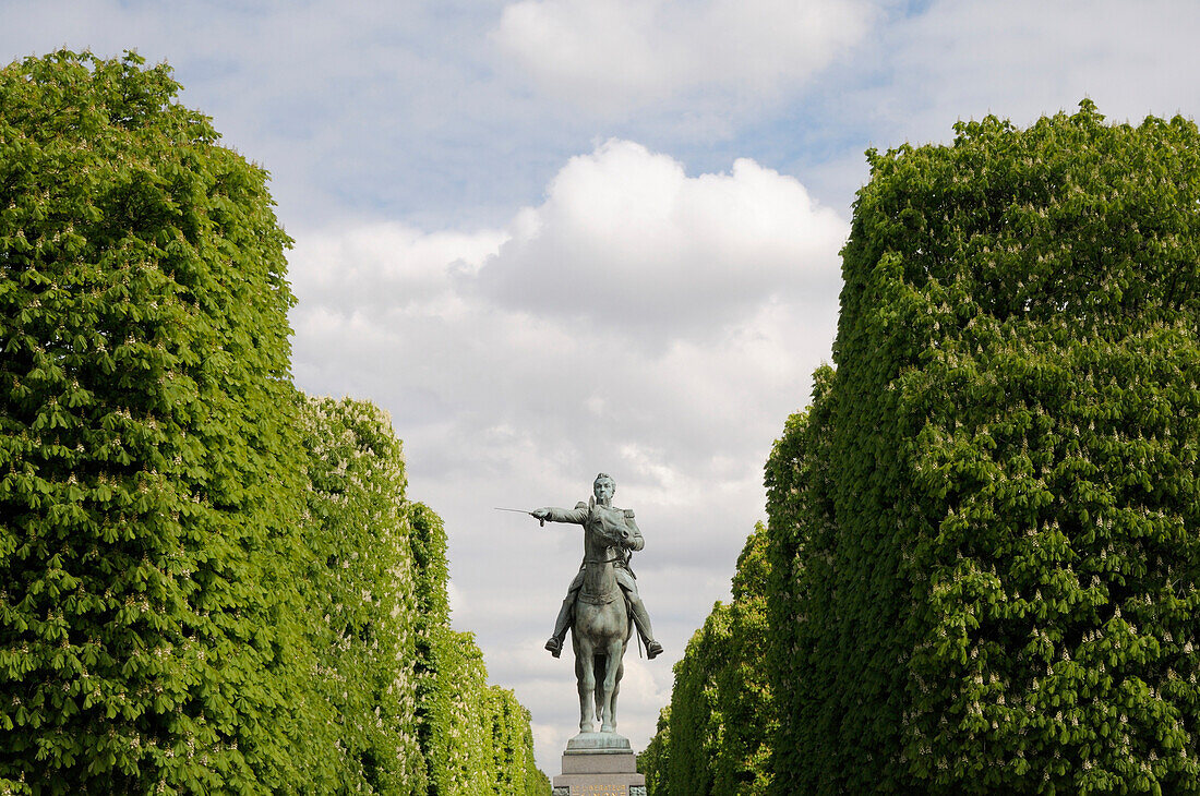 Reiterstatue im öffentlichen Garten,Paris,Frankreich