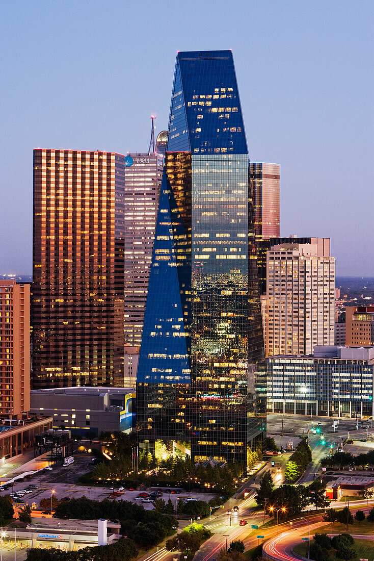 Skyline von Dallas in der Abenddämmerung,Texas,USA