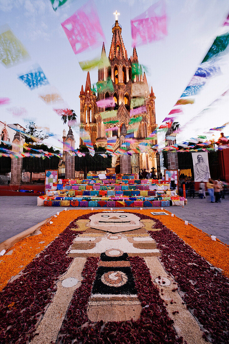 La Parroquia während des Tags der Toten, San Miguel de Allende, Mexiko