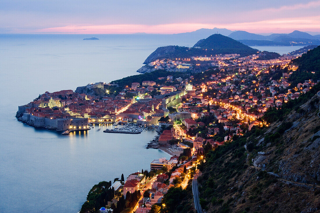 Altstadt von Dubrovnik in der Abenddämmerung,Kroatien