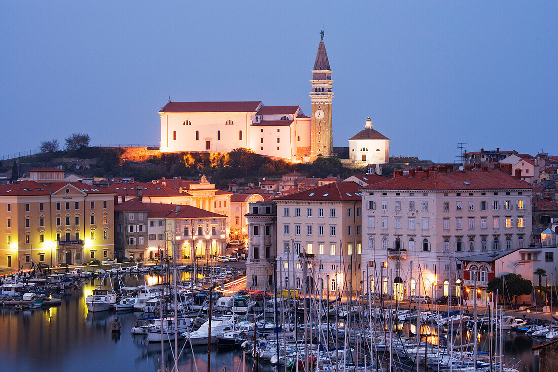 Stadt Piran in der Abenddämmerung,Slowenien