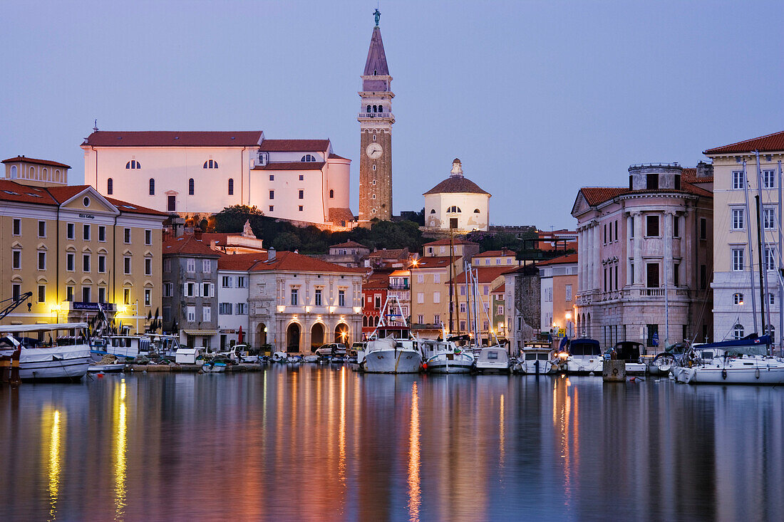 Stadt Piran in der Abenddämmerung,Slowenien