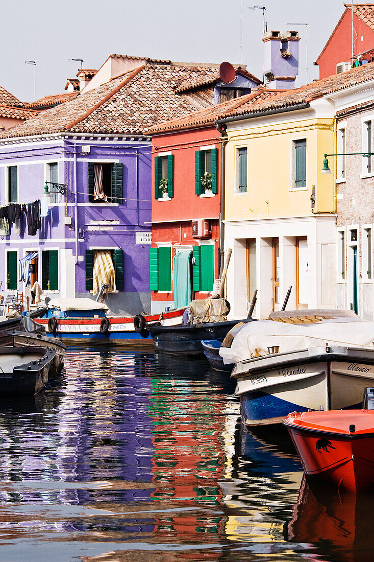 Farbenfrohe Häuser am Kanal,Venedig,Veneto,Italien