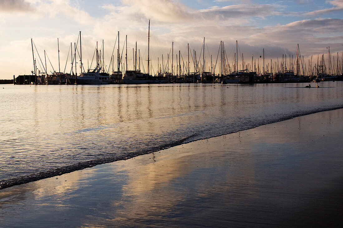 Yachthafen in der Morgendämmerung,Santa Barbara,Kalifornien,USA