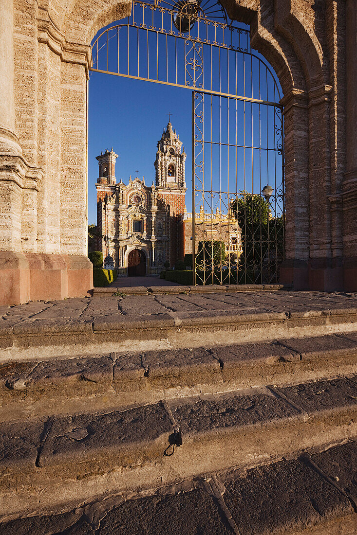 Kirche San Francisco, Acatepec, Cholula, Mexiko