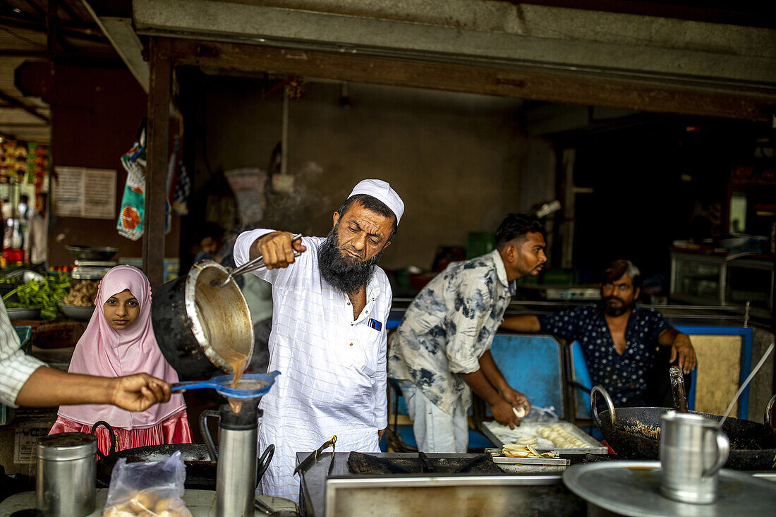 Teestand in Dediapada, Gujarat, Indien, Asien