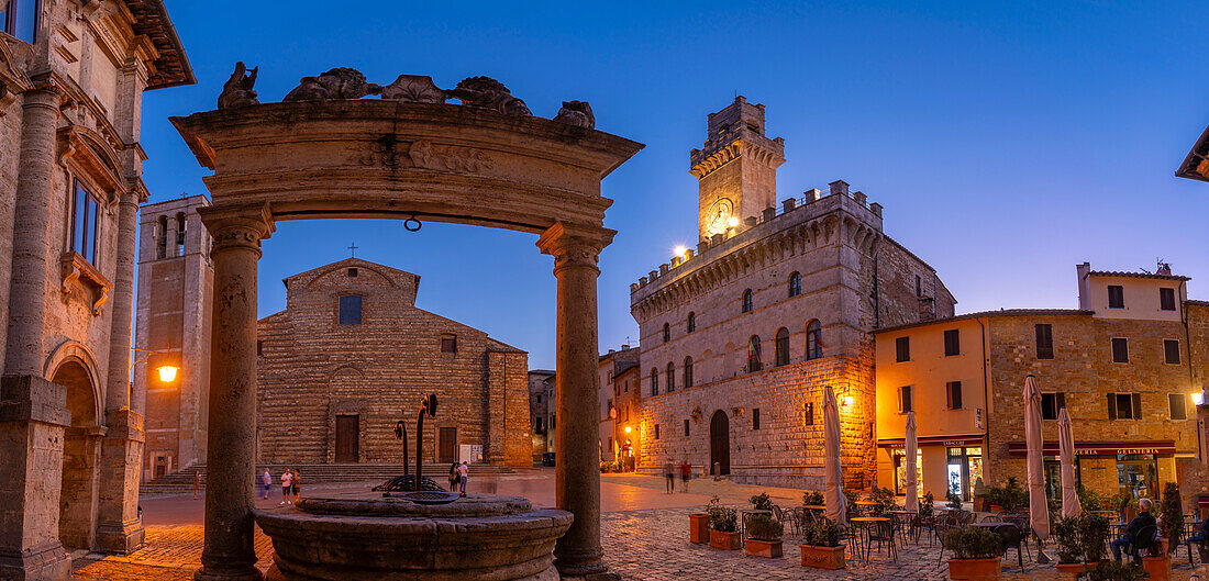 View of Pozzo dei Grifi e dei Leoni and Palazzo Comunale in Piazza Grande at dusk,Montepulciano,Province of Siena,Tuscany,Italy,Europe