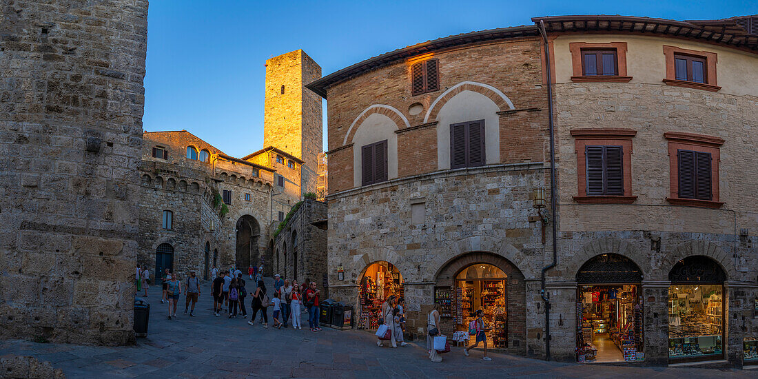 View of historic centre and towers in San Gimignano,San Gimignano,UNESCO World Heritage Site,Province of Siena,Tuscany,Italy,Europe