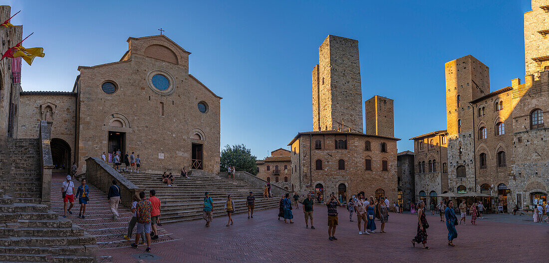 Blick auf das historische Zentrum und die Türme auf der Piazza del Duomo, San Gimignano, UNESCO-Welterbe, Provinz Siena, Toskana, Italien, Europa