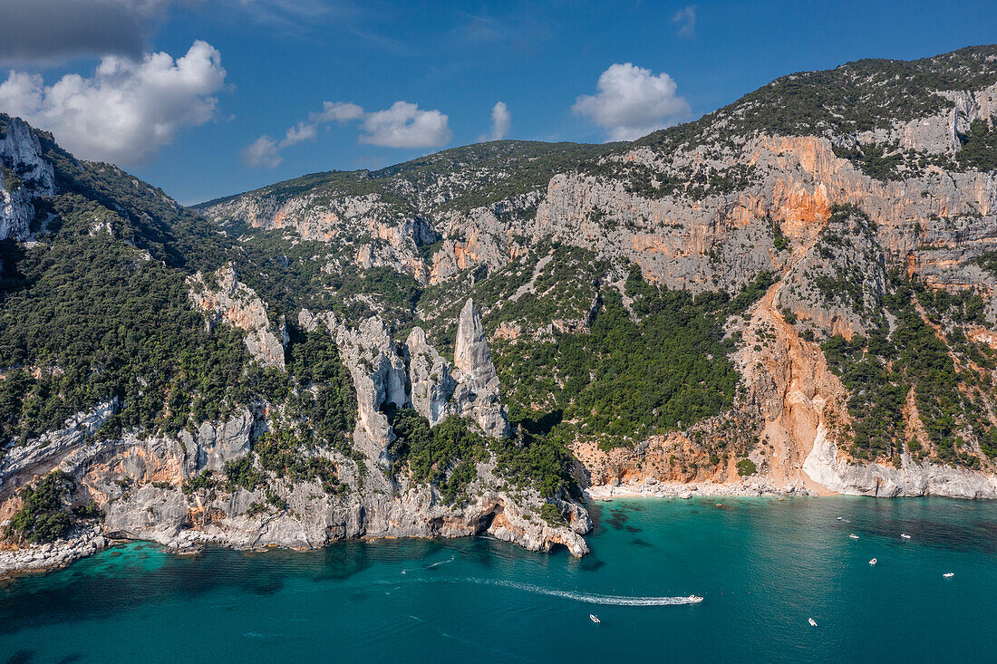 Cala Goloritze mit der Spitze von Aguglia, Gennargentu und Golfo di Orosei Nationalpark, Sardinien, Italien, Mittelmeer, Europa
