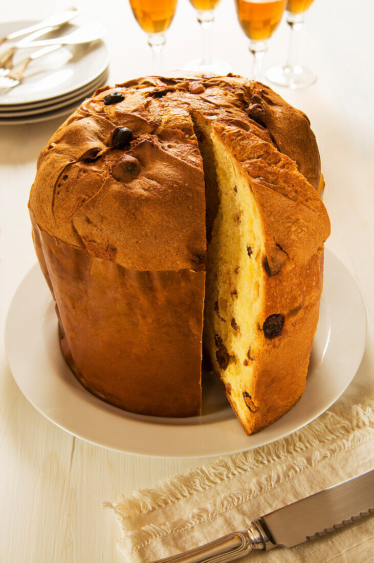 Panettone (Italian Christmas cake),Lombardy,Italy,Europe