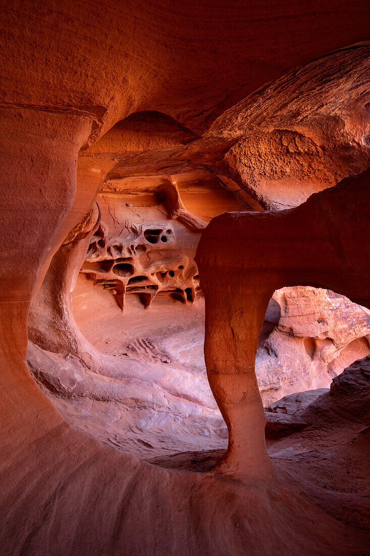 Windstone Arch (The Fire Cave),Valley of Fire State Park,Nevada,United States of America,North America