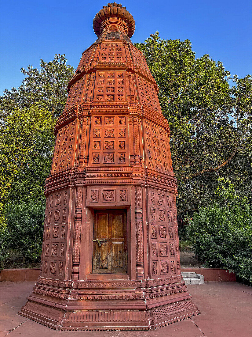 Tempel im Ökodorf Goverdan, Maharashtra, Indien, Asien